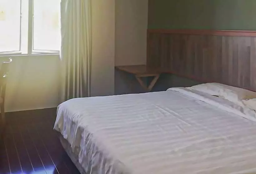 Hotelli Oyo 90248 Kapitan Inn