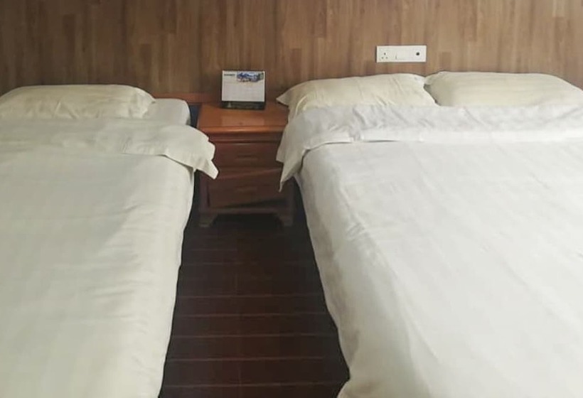 בית מלון כפרי Oyo 90248 Kapitan Inn