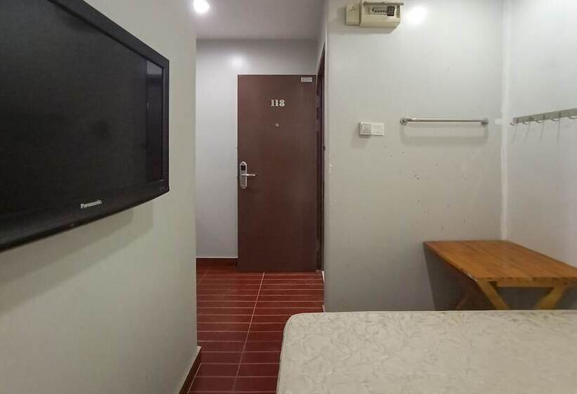 בית מלון כפרי Oyo 90248 Kapitan Inn