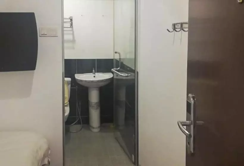 Hotelli Oyo 90248 Kapitan Inn