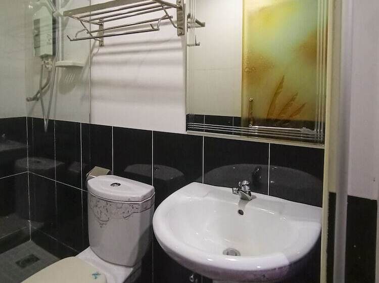 בית מלון כפרי Oyo 90248 Kapitan Inn