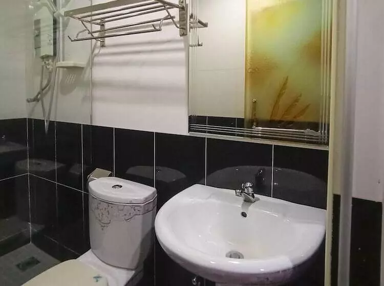 Hotelli Oyo 90248 Kapitan Inn