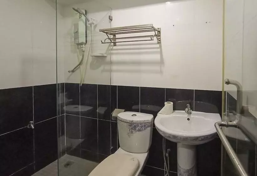 Hotelli Oyo 90248 Kapitan Inn