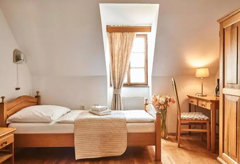 Hotelli Salamander   Garni