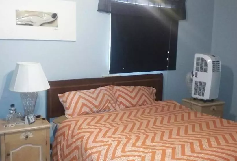 ペンション Room In Guest Room - Big House Near 401-east And Pickering Town Centre