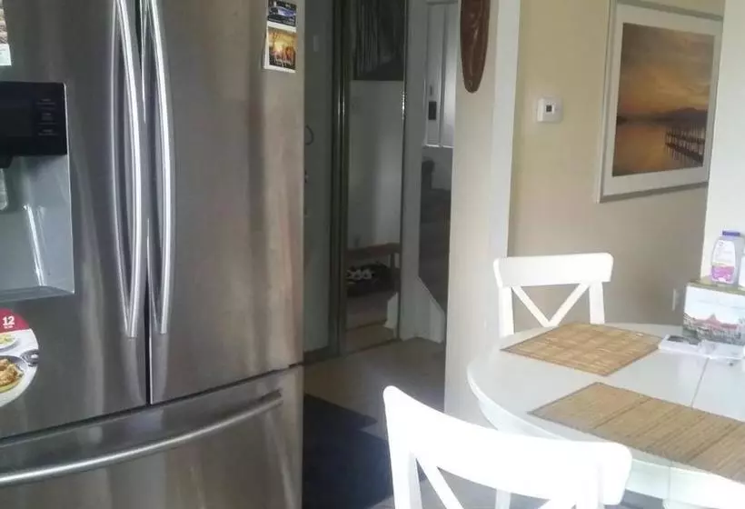 ペンション Room In Guest Room - Big House Near 401-east And Pickering Town Centre