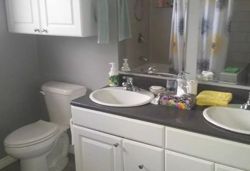 ペンション Room In Guest Room - Big House Near 401-east And Pickering Town Centre