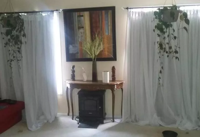 ペンション Room In Guest Room - Big House Near 401-east And Pickering Town Centre