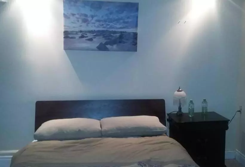 ペンション Room In Guest Room - Big House Near 401-east And Pickering Town Centre
