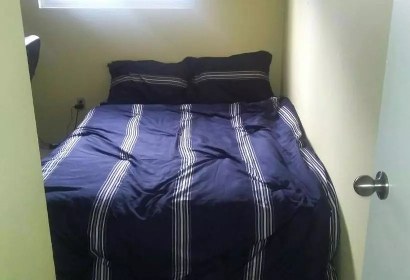 ペンション Room In Guest Room - Big House Near 401-east And Pickering Town Centre