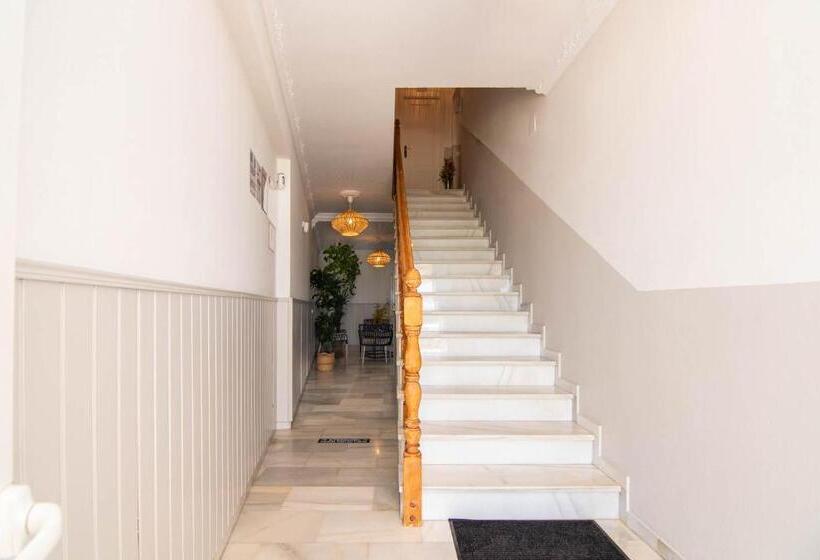 پانسیون Hostal El Alférez