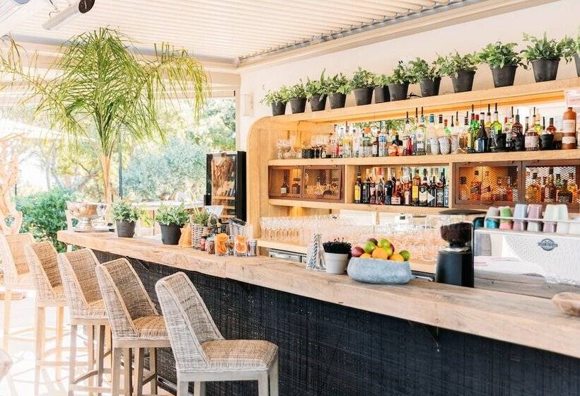 Отель Hôtel Font Mourier