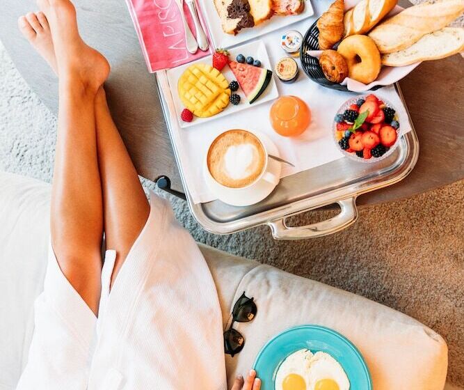 Отель Hôtel Font Mourier