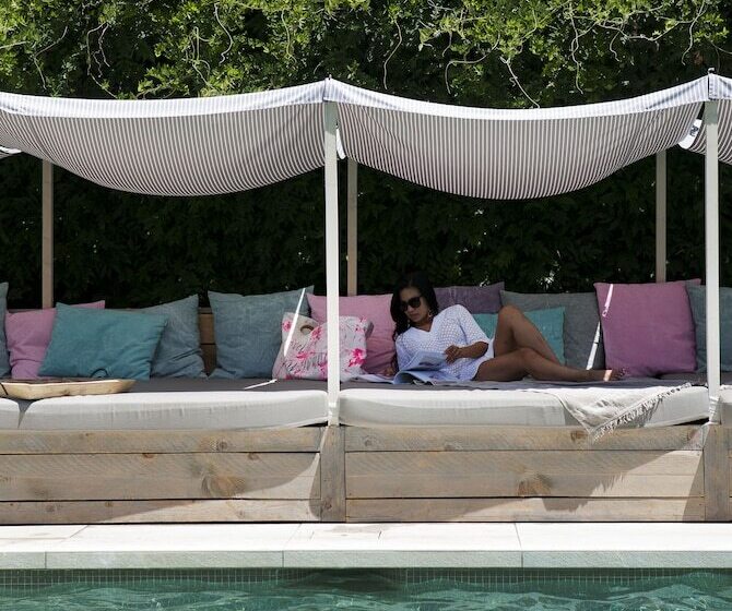 Отель Hôtel Font Mourier