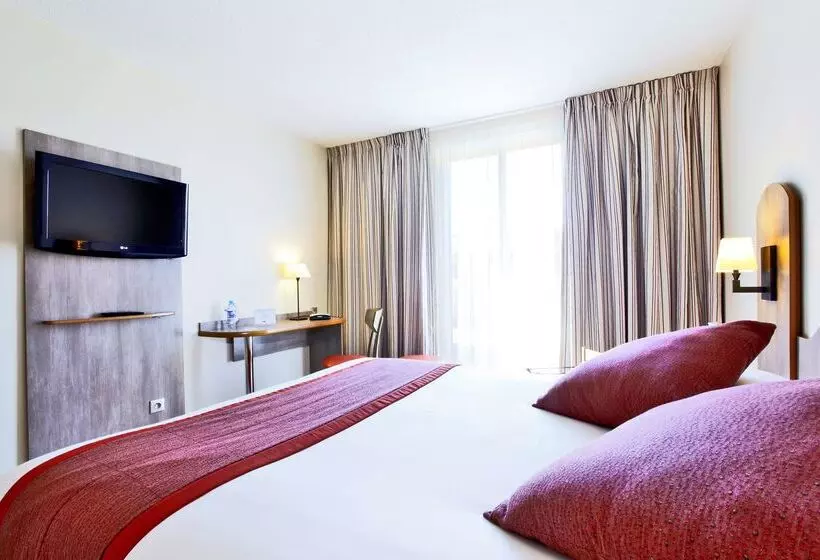 Отель Kyriad Prestige Compiegne