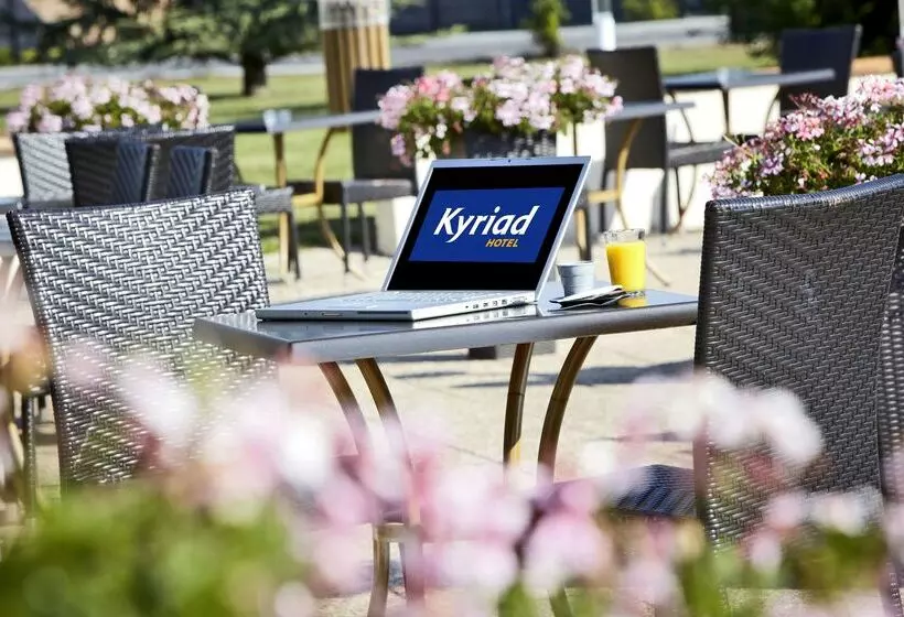 Отель Kyriad Prestige Compiegne