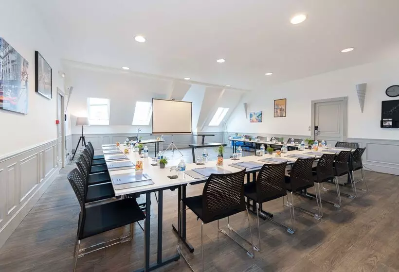 Отель Kyriad Prestige Compiegne