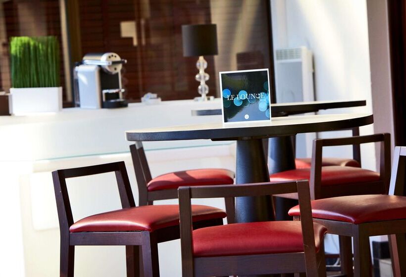 בית מלון כפרי Kyriad Prestige Compiegne