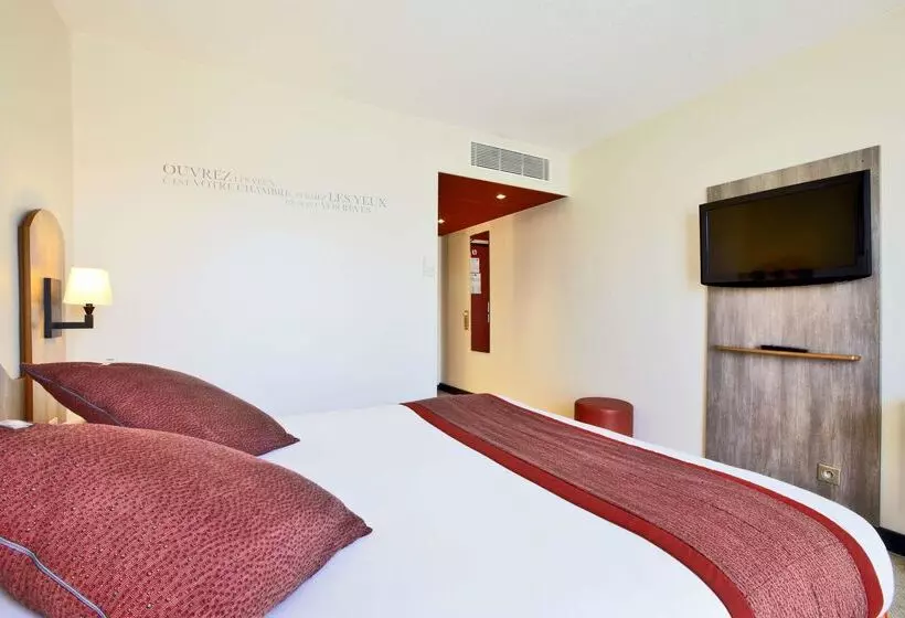 Отель Kyriad Prestige Compiegne