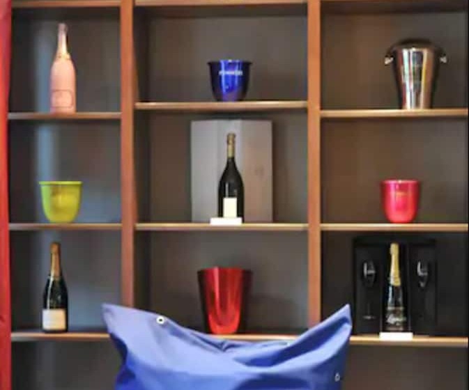 Отель Relais De La Malmaison Paris Rueil Hôtel Spa