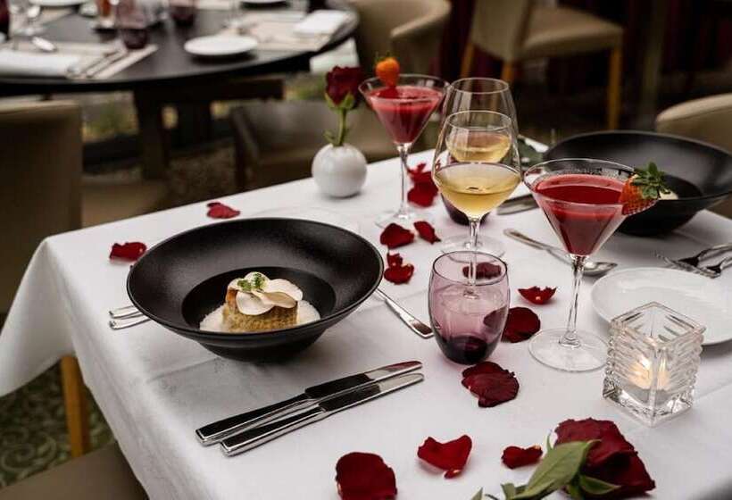 Отель Relais De La Malmaison Paris Rueil Hôtel Spa