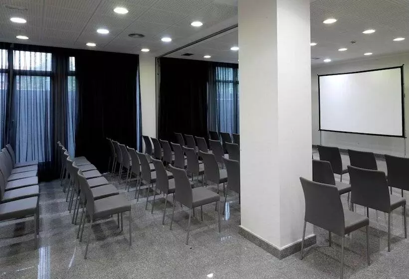 호텔 NH La Avanzada