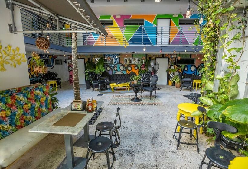 فندق Riviera Suites