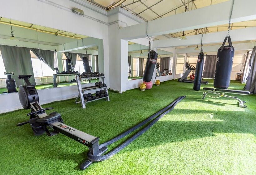 فندق Riviera Suites