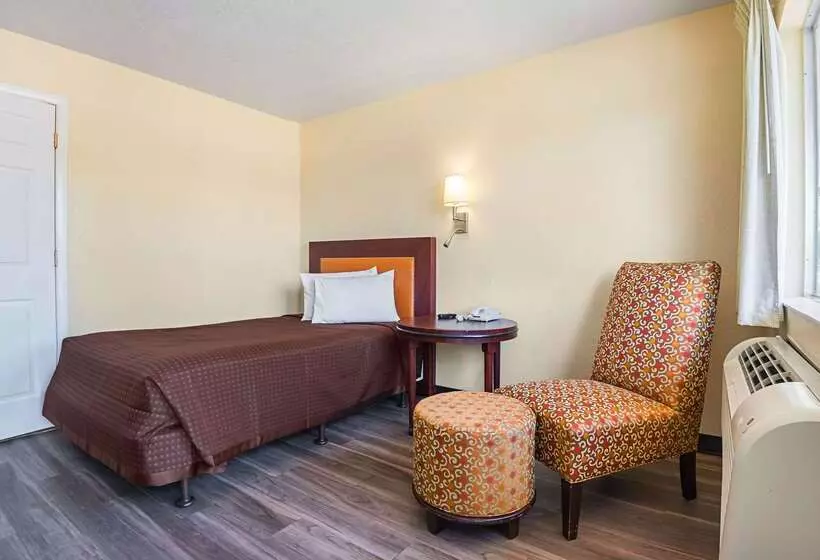 مُتل Rodeway Inn Kissimmee Maingate West   Free Theme Park Shuttle