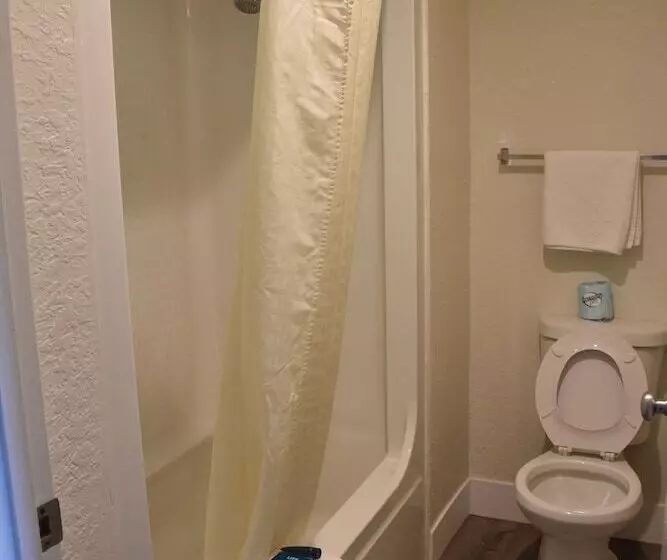 مُتل Rodeway Inn Kissimmee Maingate West   Free Theme Park Shuttle