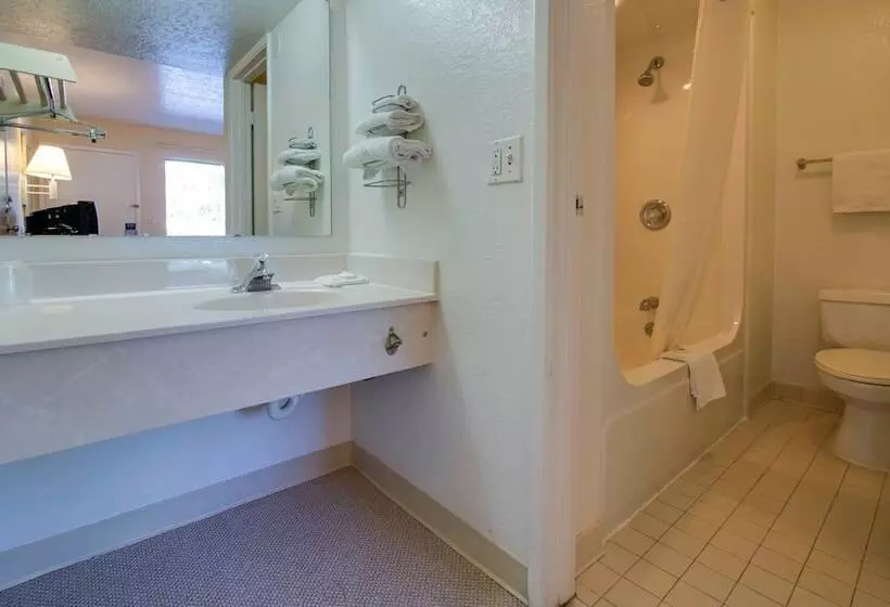 مُتل Rodeway Inn Kissimmee Maingate West   Free Theme Park Shuttle