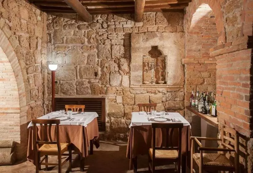 Sovana Hotel & Resort