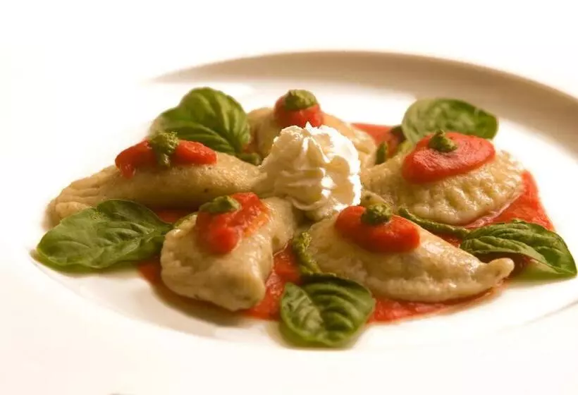 Sovana Hotel & Resort