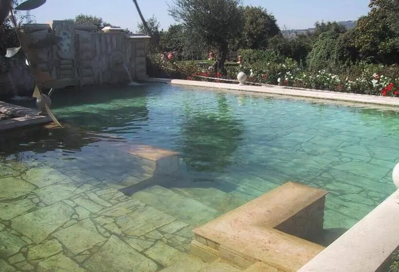 Sovana Hotel & Resort