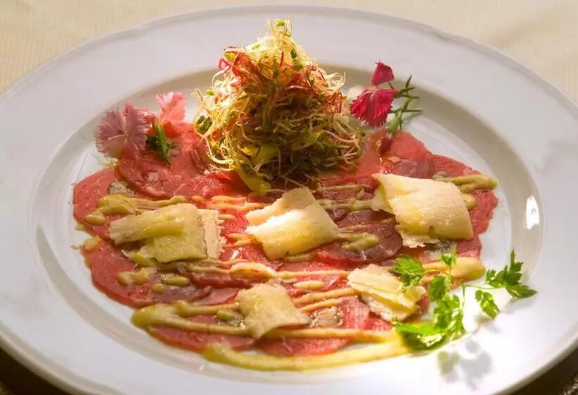 Sovana Hotel & Resort