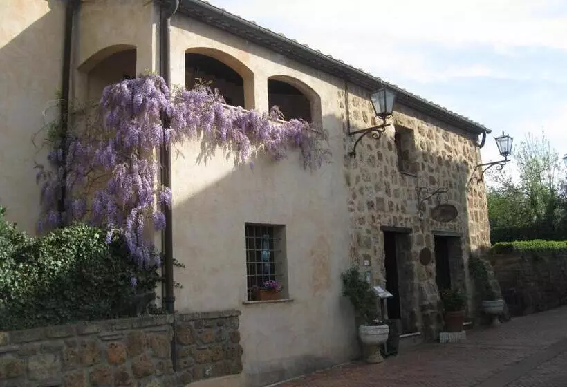 Sovana Hotel & Resort