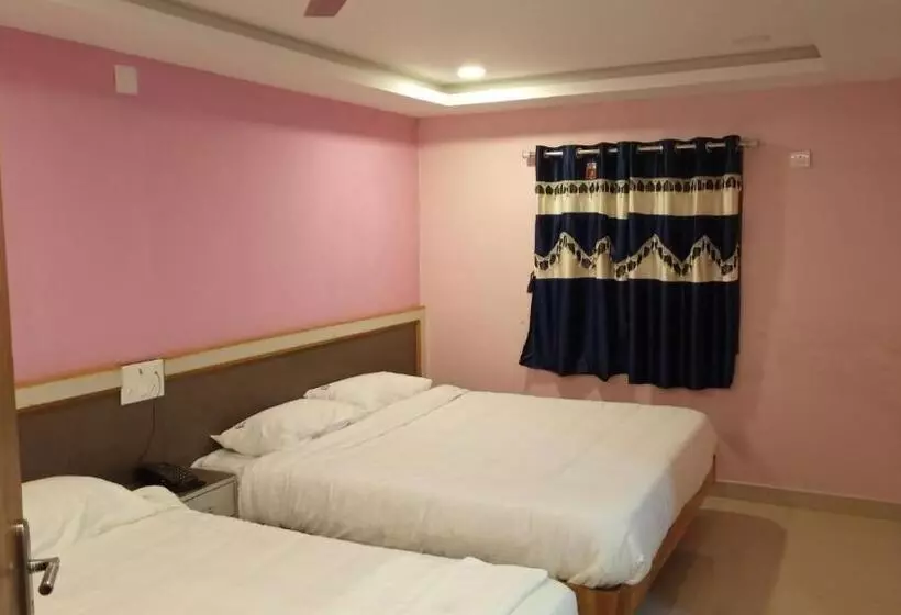 ホテル Aarthi Residency