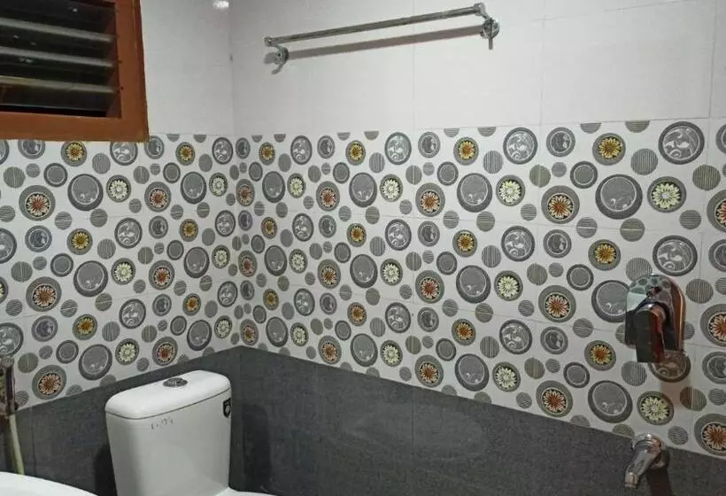 ホテル Aarthi Residency