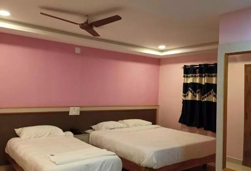 ホテル Aarthi Residency