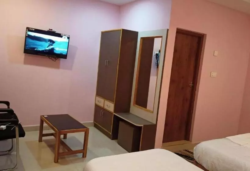 ホテル Aarthi Residency