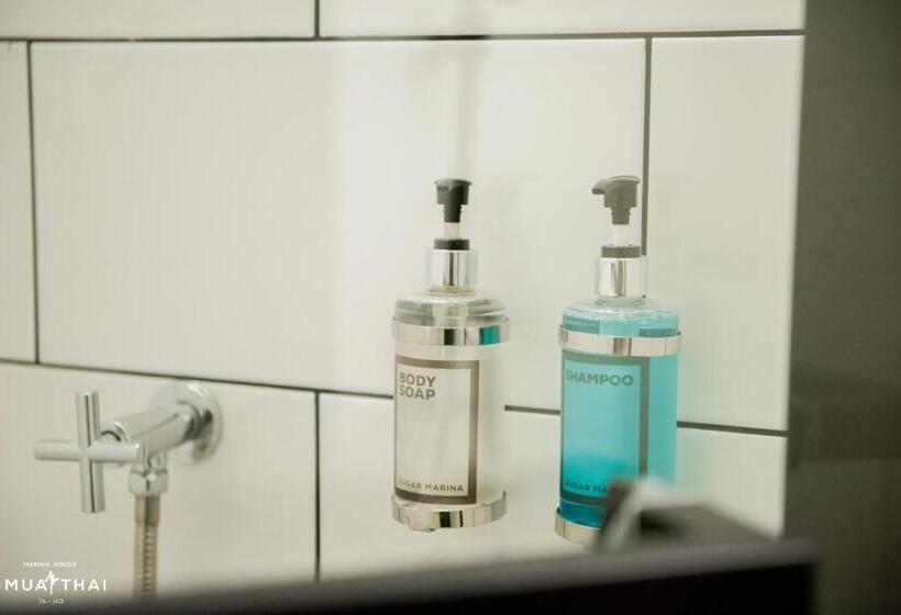 호텔 Marina House Muaythai Taiad Phuket