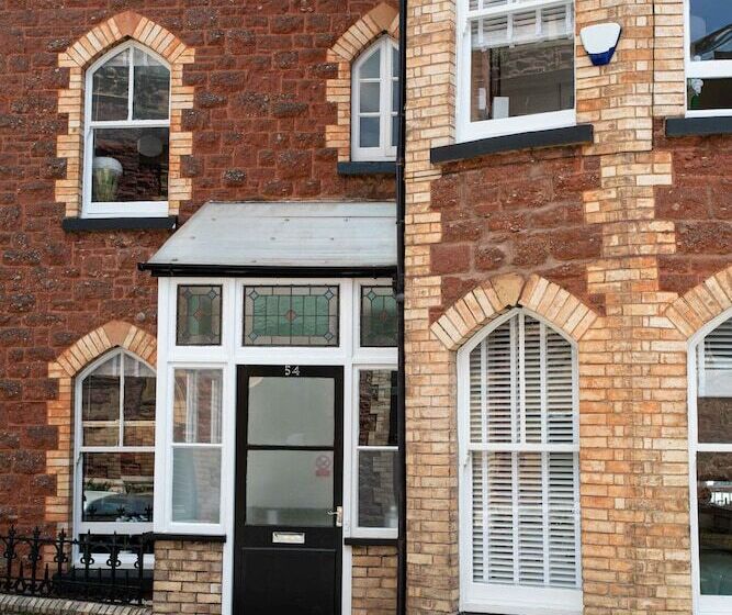 Park View R & R   Adult Only   Self Catering   Free Parking   Ev Point