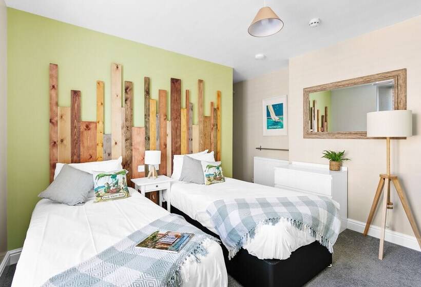 Park View R & R   Adult Only   Self Catering   Free Parking   Ev Point