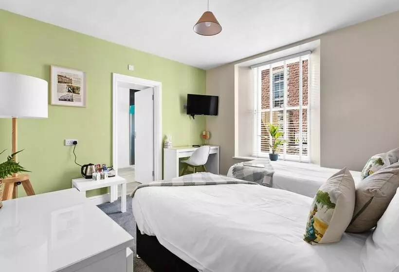 Park View R & R   Adult Only   Self Catering   Free Parking   Ev Point