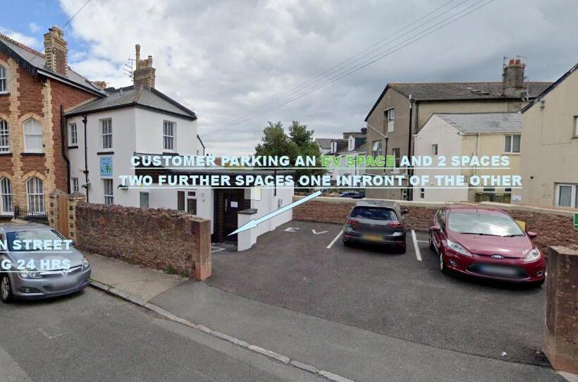 Park View R & R   Adult Only   Self Catering   Free Parking   Ev Point