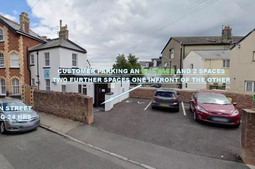 Park View R & R   Adult Only   Self Catering   Free Parking   Ev Point