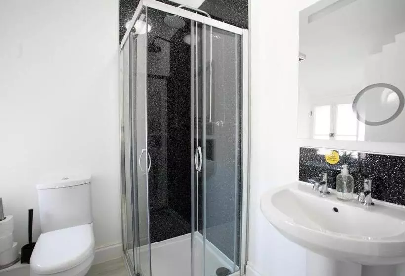 Park View R & R   Adult Only   Self Catering   Free Parking   Ev Point