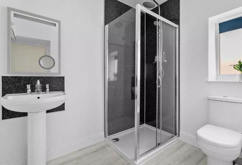 Park View R & R   Adult Only   Self Catering   Free Parking   Ev Point