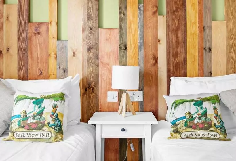 Park View R & R   Adult Only   Self Catering   Free Parking   Ev Point