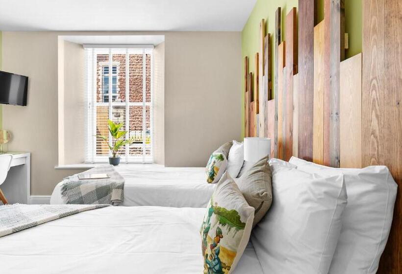 Park View R & R   Adult Only   Self Catering   Free Parking   Ev Point